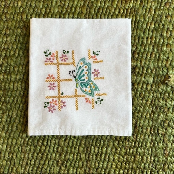 Hand Embroidered Flour Sack Tea Dish Towel Butterfly Floral Cottagecore - Picture 3 of 4